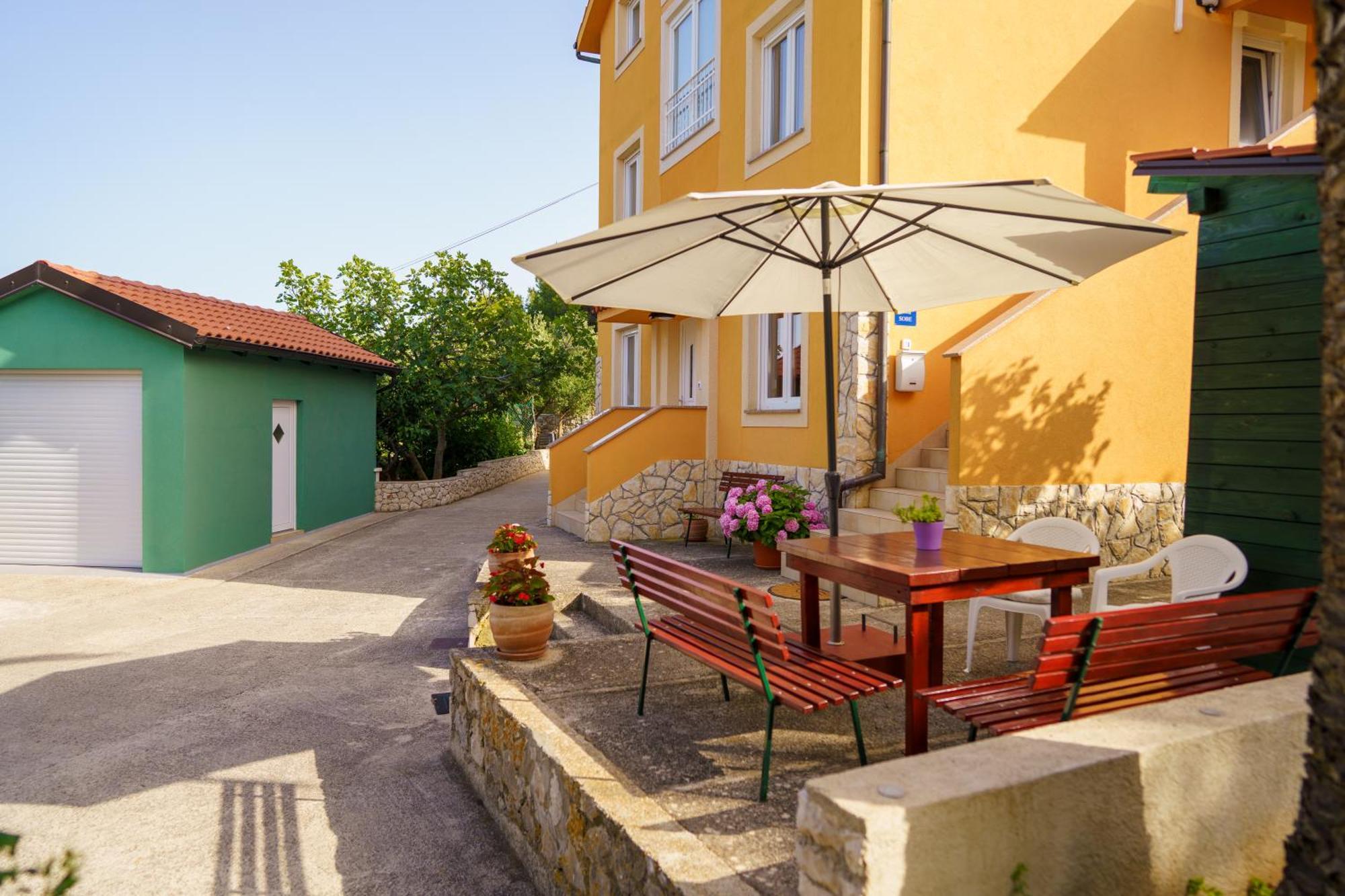 Apartment And Room Borka & Marko Mali Losinj Exterior photo