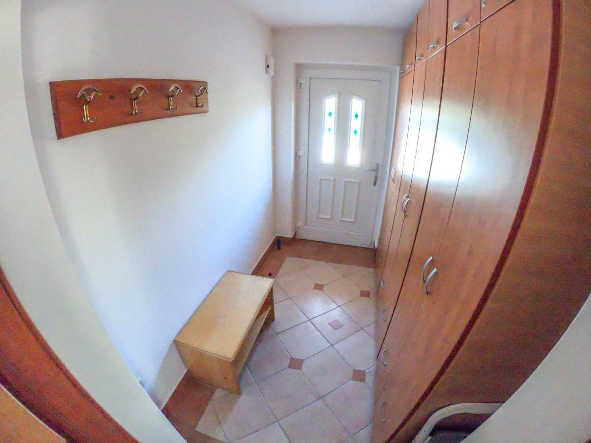 Apartment And Room Borka & Marko Mali Losinj Exterior photo