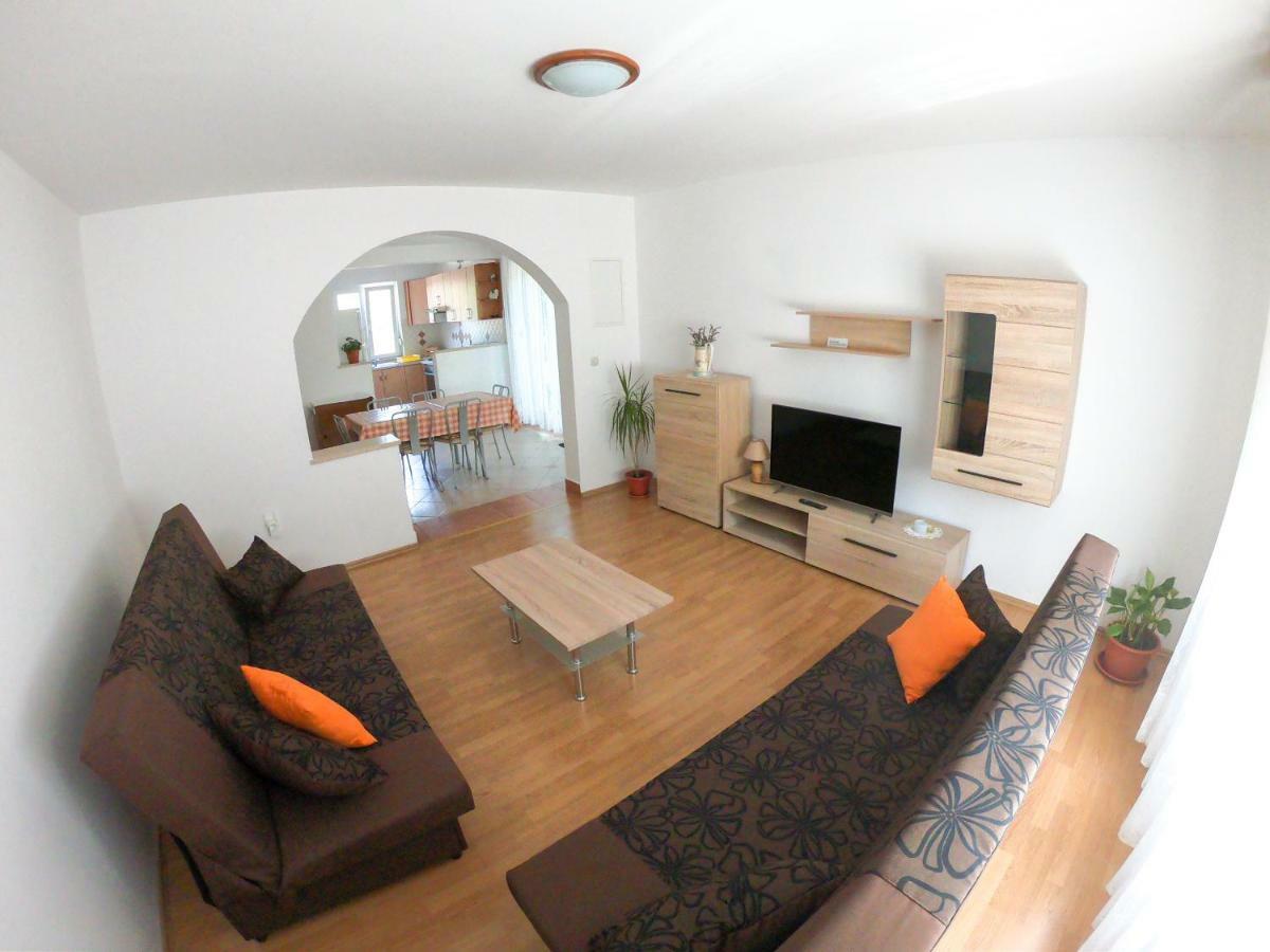 Apartment And Room Borka & Marko Mali Losinj Exterior photo
