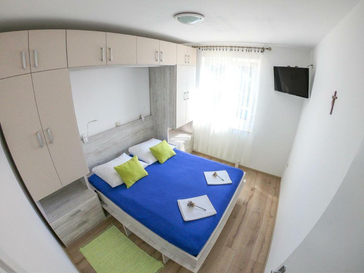 Apartment And Room Borka & Marko Mali Losinj Exterior photo