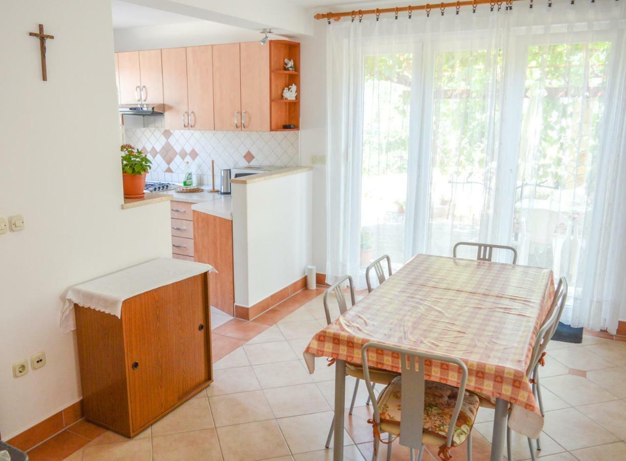 Apartment And Room Borka & Marko Mali Losinj Exterior photo