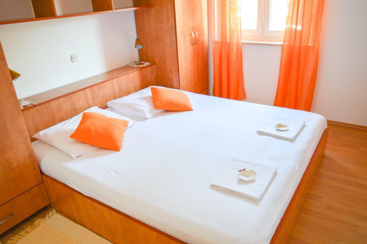 Apartment And Room Borka & Marko Mali Losinj Exterior photo