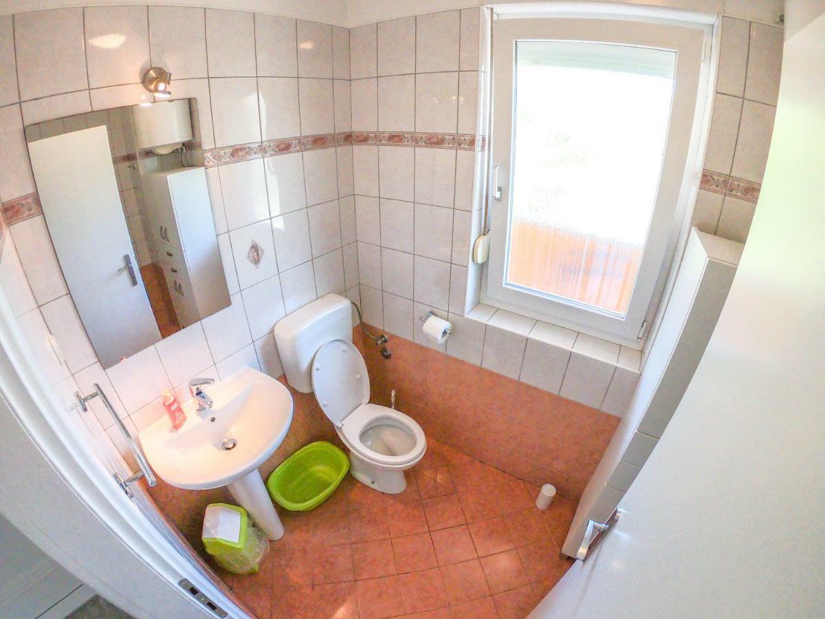 Apartment And Room Borka & Marko Mali Losinj Exterior photo