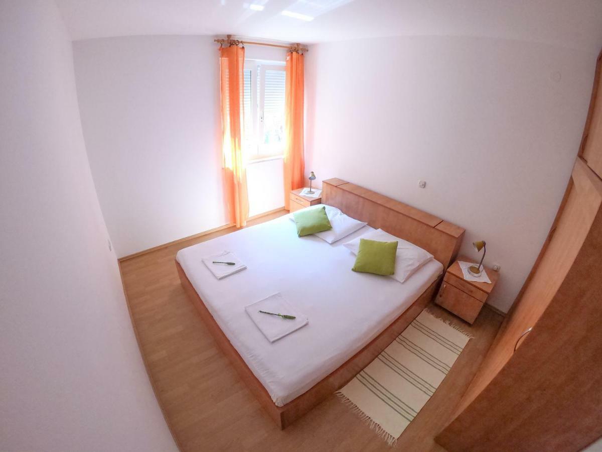 Apartment And Room Borka & Marko Mali Losinj Exterior photo