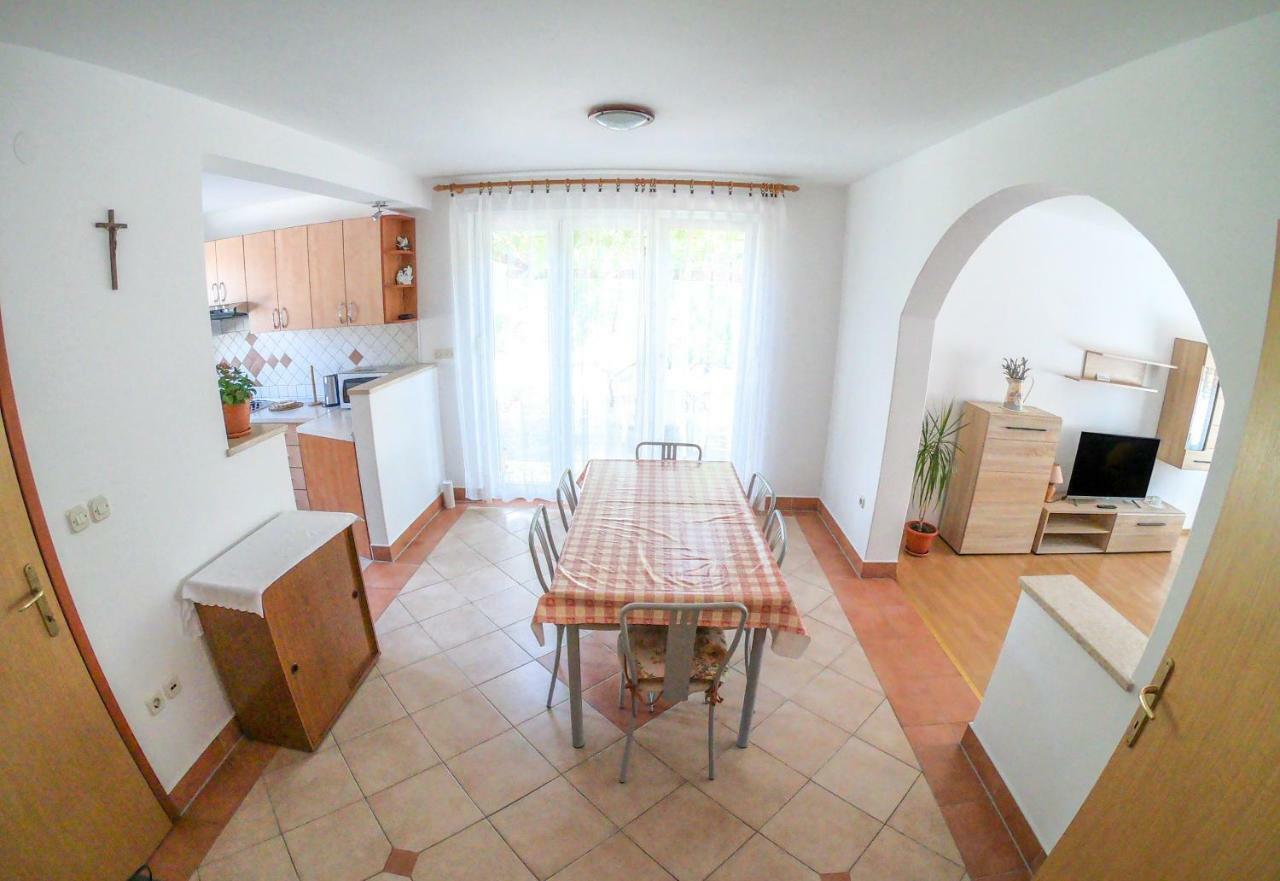 Apartment And Room Borka & Marko Mali Losinj Exterior photo